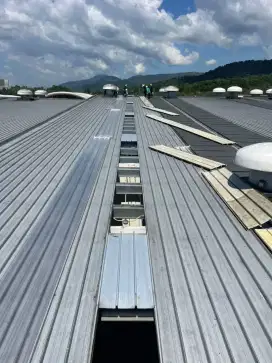 Perbaikan atap bocor tukang renovasi rumah, dinding rembes