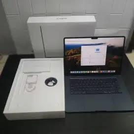 Macbook Air 15inchi chip M3 Ram 8 Ssd 256gn
