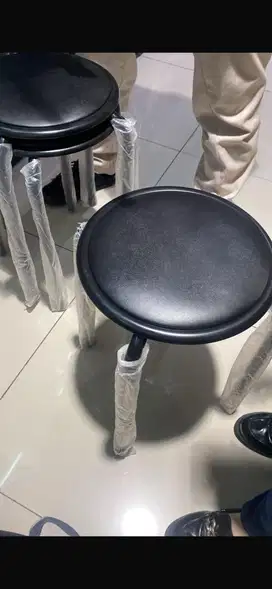 Kursi cafe tanpa senderan atas busa kaki besi