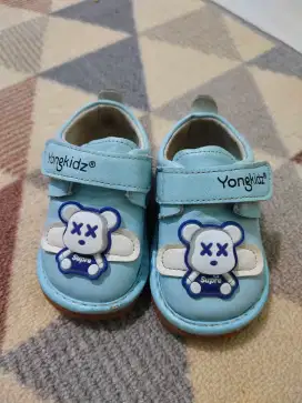 Sepatu bayi laki laki