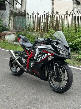 Kawasaki ZX25R Abs 2020 Low Kilometer! Mulus Seperti Baru ZX 25R Abs