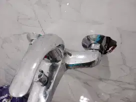 Pemasangan kran shower air panas dingin