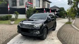 (Low Km)(CASH)TOYOTA FORTUNER 2.5 G VNT TURBO DIESEL AT 2015 Facelift