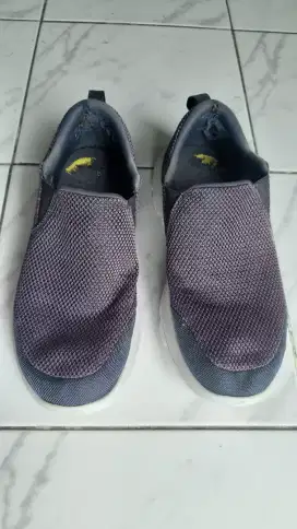 DI JUAL SEPATU ORIGINAL SNEAKER