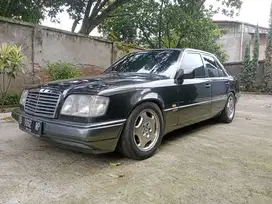 Mercedes-Benz E300 1993 Bensin