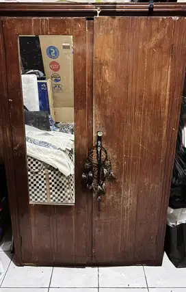 Lemari baju dan lemari piring