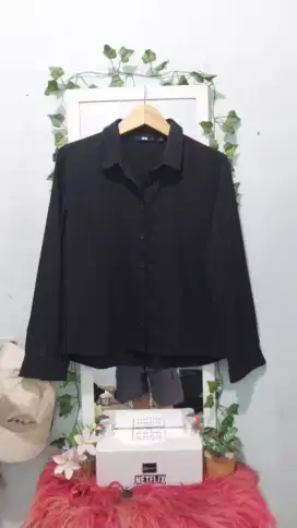 Kemeja UNIQLO hitam