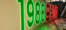 Papan nama dan Neon box