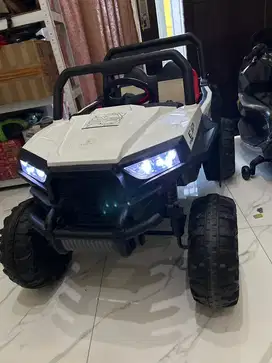 Mobil aki Remot .