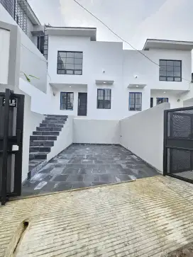 Dijual rumah CANTIK diwilayah strategis 83m²(900jt)Ciracas jaktim