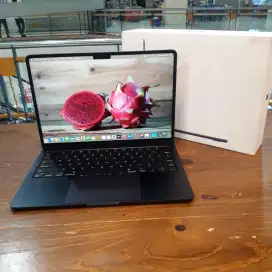 Macbook Air 13 inch , 2022
