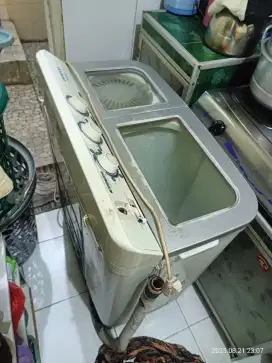 Mesin cuci merk denpoo