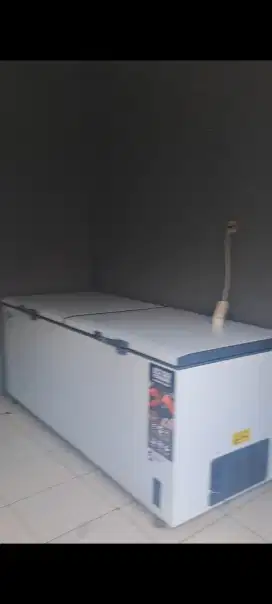 Freezer Besar GEA 1000L