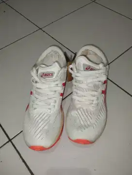 Dijual Sepatu Running Merk. asics
