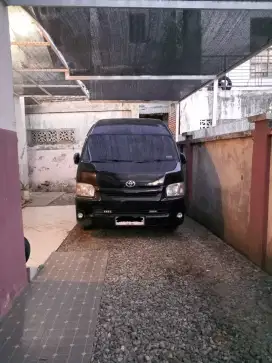 Dijual Toyota Hiace 2,5 Commuter 2018