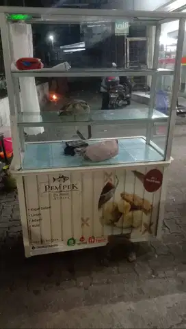 Etalase Kaca Untuk Jualan Kondisi Baru