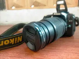 Nikon D 90 plus Blitz F300