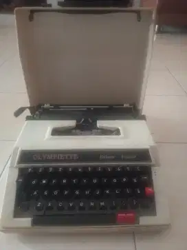 Dijual Mesin Tik Olympiette deluxe france