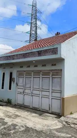 Rumah garasi bangunan kokoh