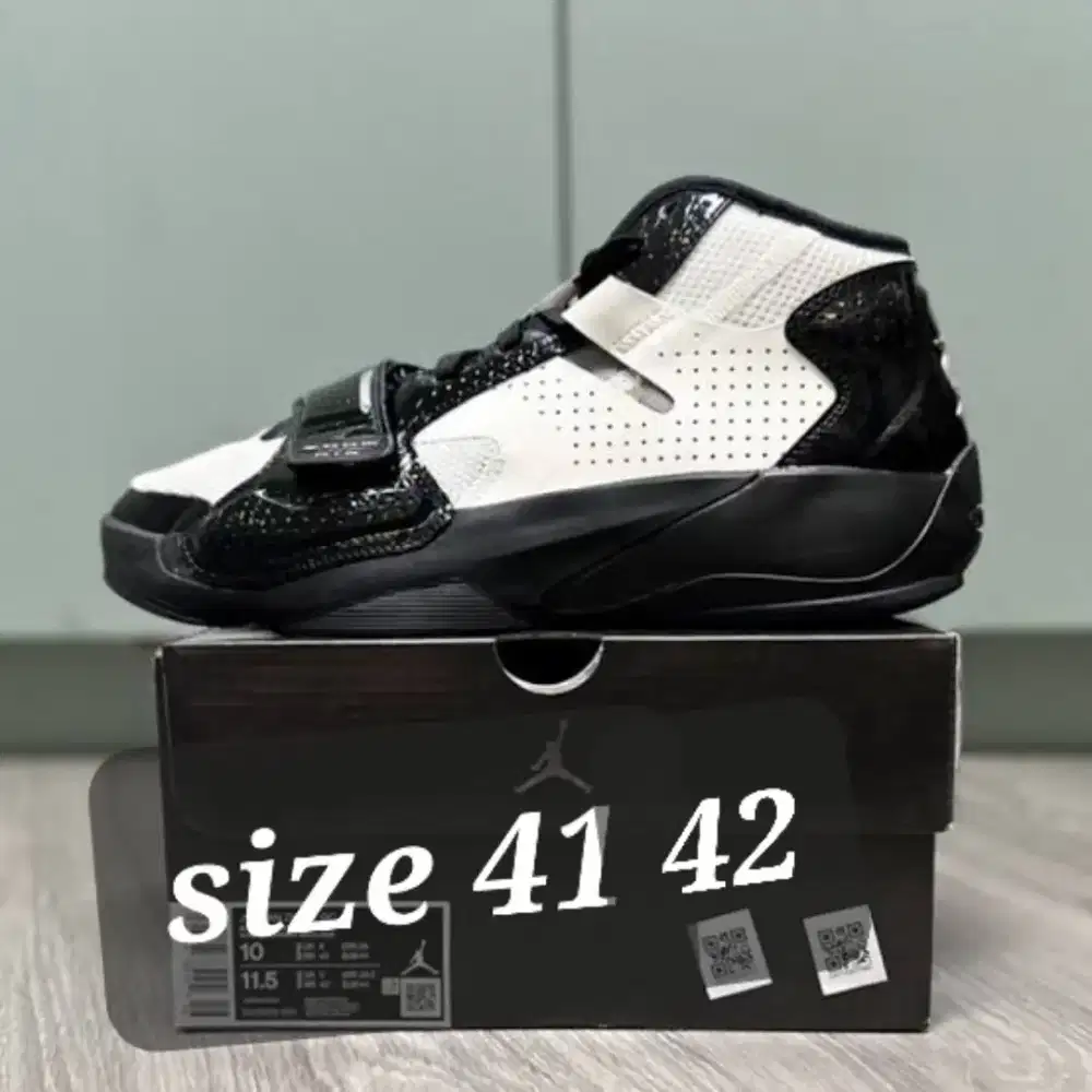 Sepatu basket jordan zion 2 black white