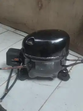 Compresor kulkas frezeer 6rak inverter dan standar