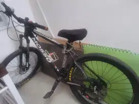 Sepeda Mosso warna hitam