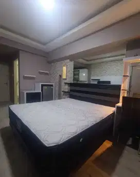 Apartemen Orchard Studio Full Perabot Lengkap Sejuk Hadap Kolam