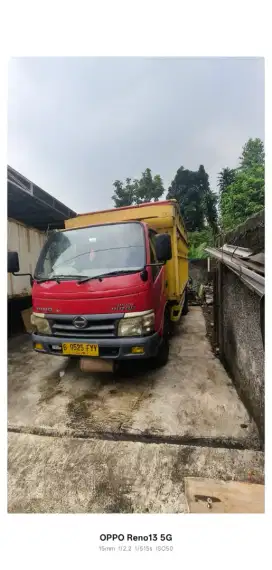 Hino dutro 110 HD sasis 6 ban  besi 4.5 m thn 2015