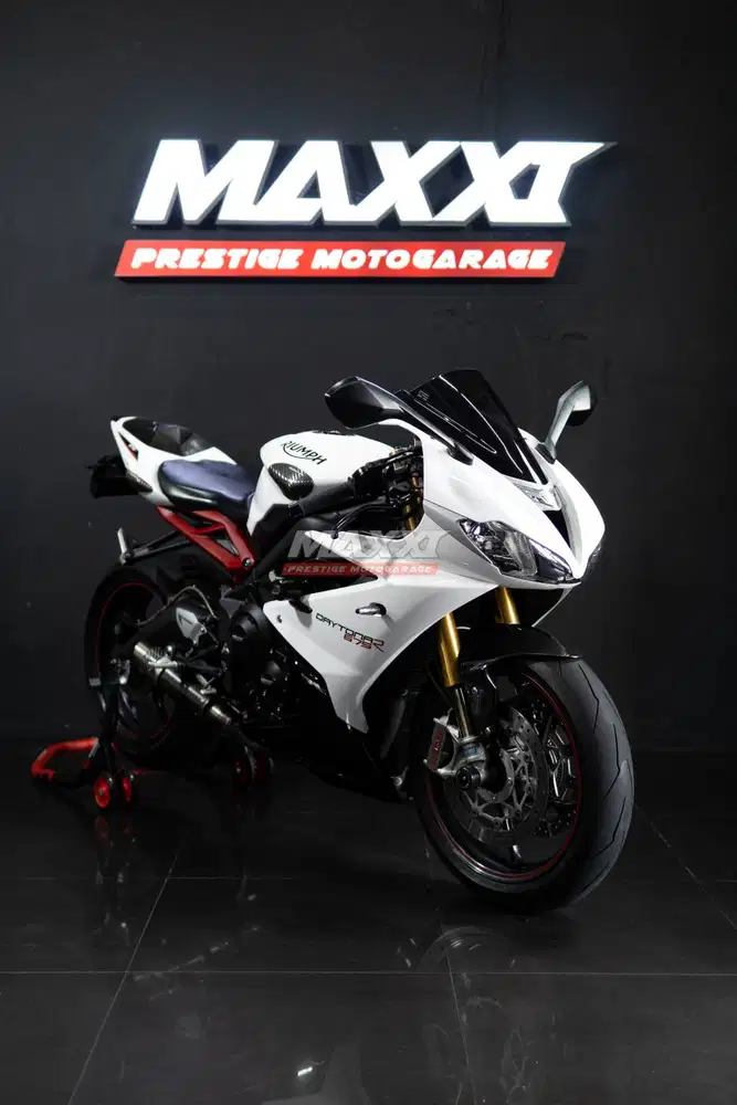 TRIUMPH DAYTONA 675R  R6  ZX6R
