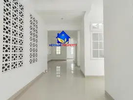 Kota Wisata cibubur , Baru renovasi , di cluster favorit , luas tanah