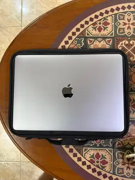 Macbook Air 13 Ram 8/128 Grey Titanium Ada Bonus case,Magic Mouse ori