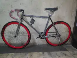 Sepeda fixie baru