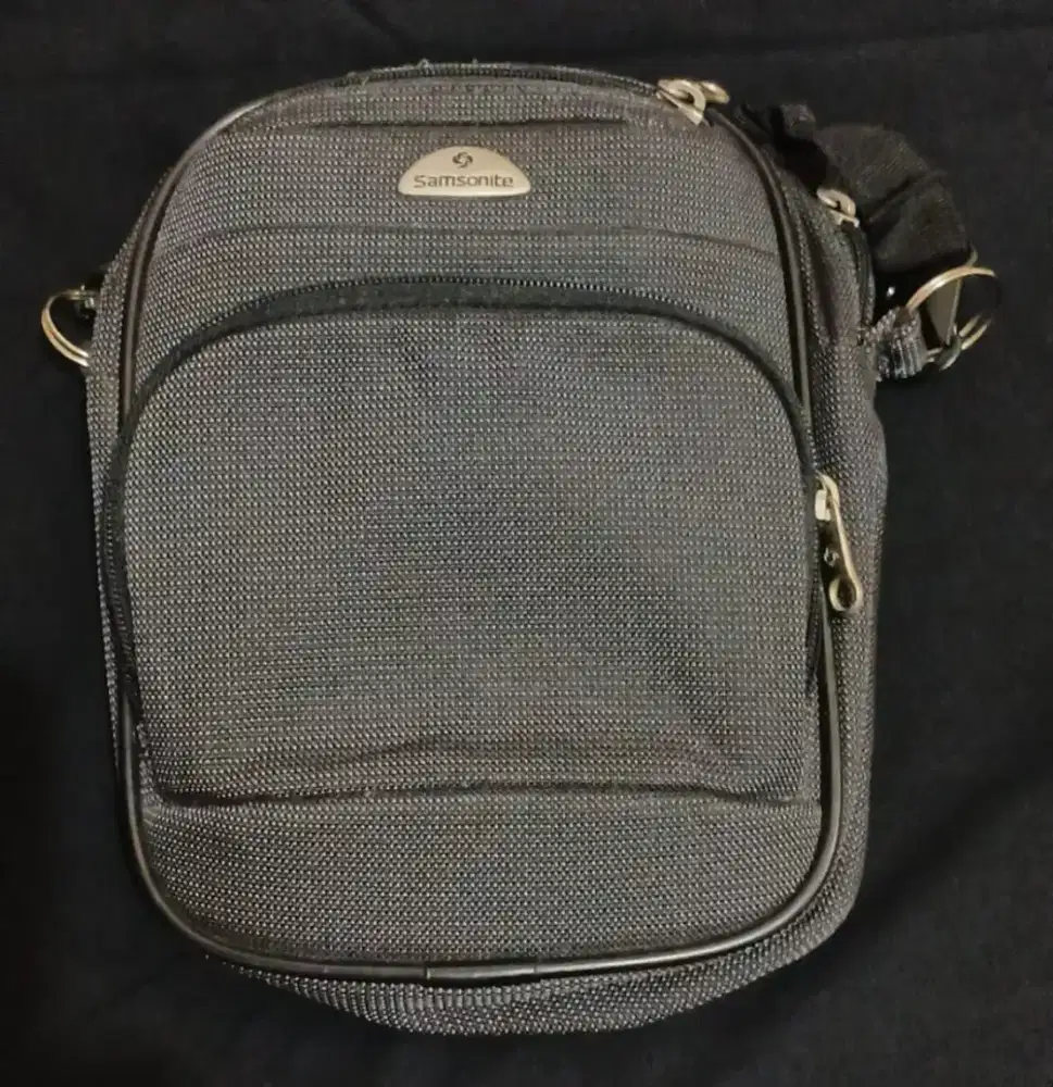 Tas selempang SAMSONITE ORIGINAL.