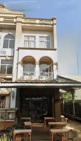 Disewakan Ruko 3 Lantai Pinggir Jalan Utama Ruko Rose Garden