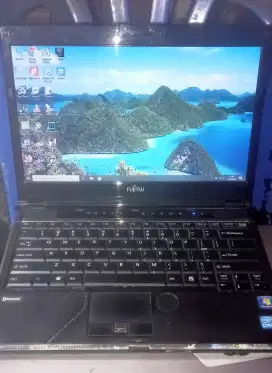 Laptop bandel jepangan merk fujitsu normal jaya siap pakai.