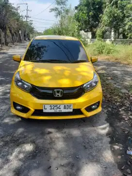 Brio E matik 2023 kuning tgn 1 dari baru