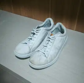 Dijual sepatu lacoste
