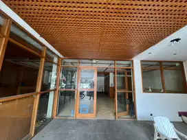 Disewakan Murah Ruang Usaha Cocok untuk Dijadikan Resto di Kebayoran