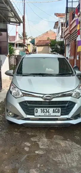 Dijual Mobil Daihatsu Sigra R Deluxe 1.2 MT