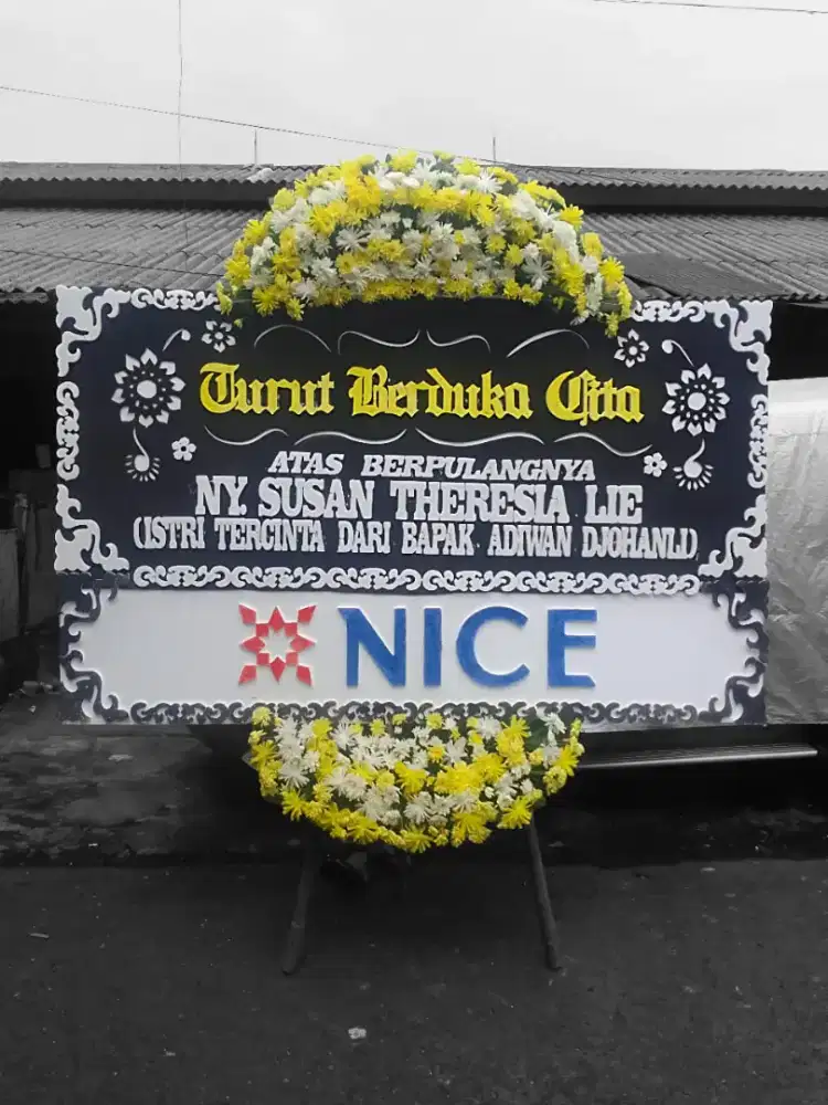 Karangan bunga papan turut berdukacita