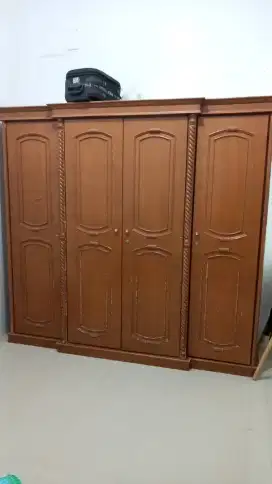 LEMARI 4 PINTU BESAR