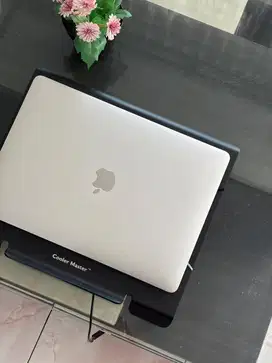 Macbook Air M1 2020 8/256 GB ex iBox