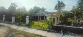RUMAH DI KELURAHAN WARU KULON, PUCUK LAMONGAN