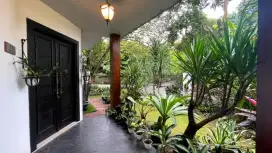 Dijual Rumah Hoek Giriloka BSD Taman Belakang Besar Sangat Asri