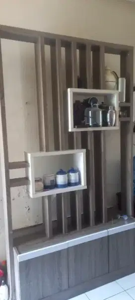 Lemari pajangan ikea