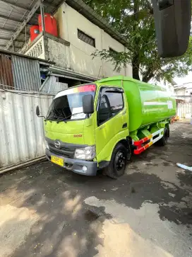 Truk Tangki Hino Dutro