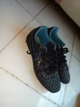 SEPATU NIKE TEMPO SECOND