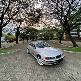 BMW 523i 1997 Bensin