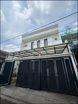 RUMAH UK 8X15M MODEL AMERICAN CLASSIC DI KOMPLEK MERUYA, puri, joglo
