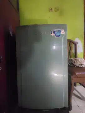 Di jual kulkas Toshiba